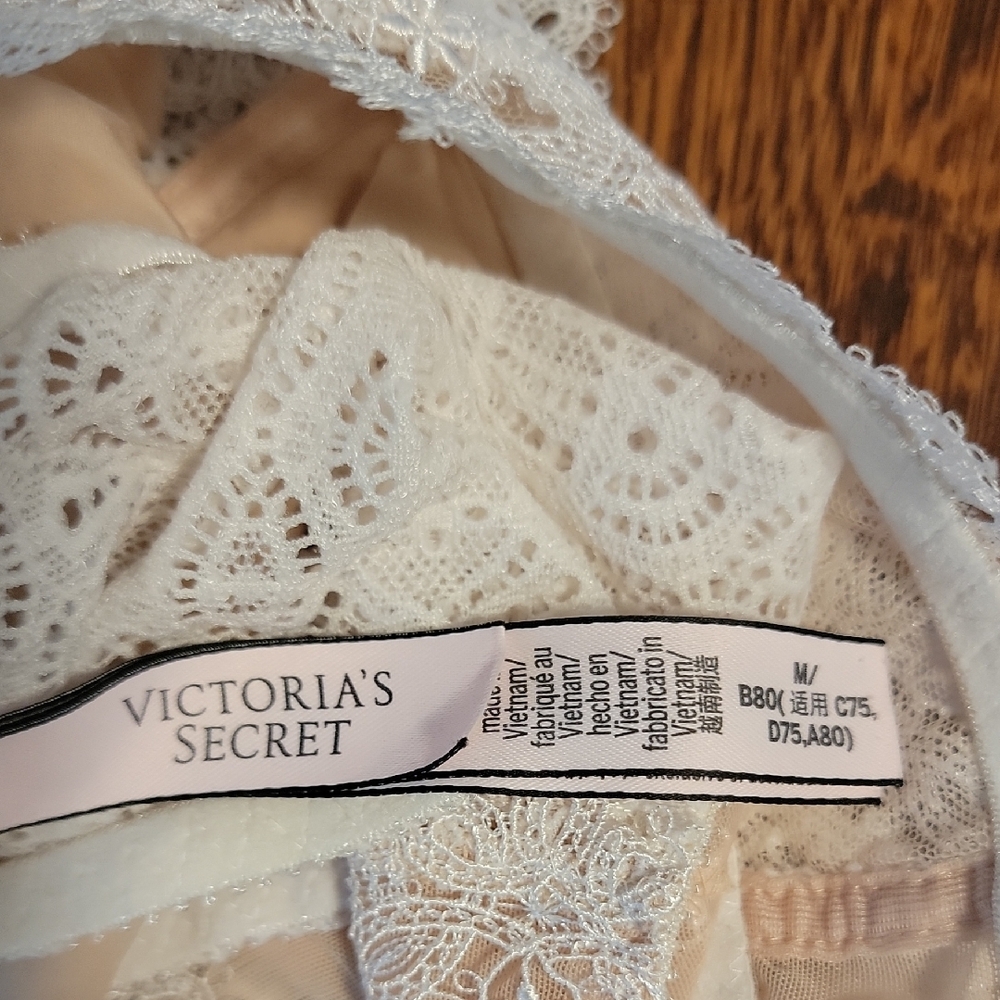 Victoria's Secret Ivory Lace Bralette Sz M - Picture 2 of 3